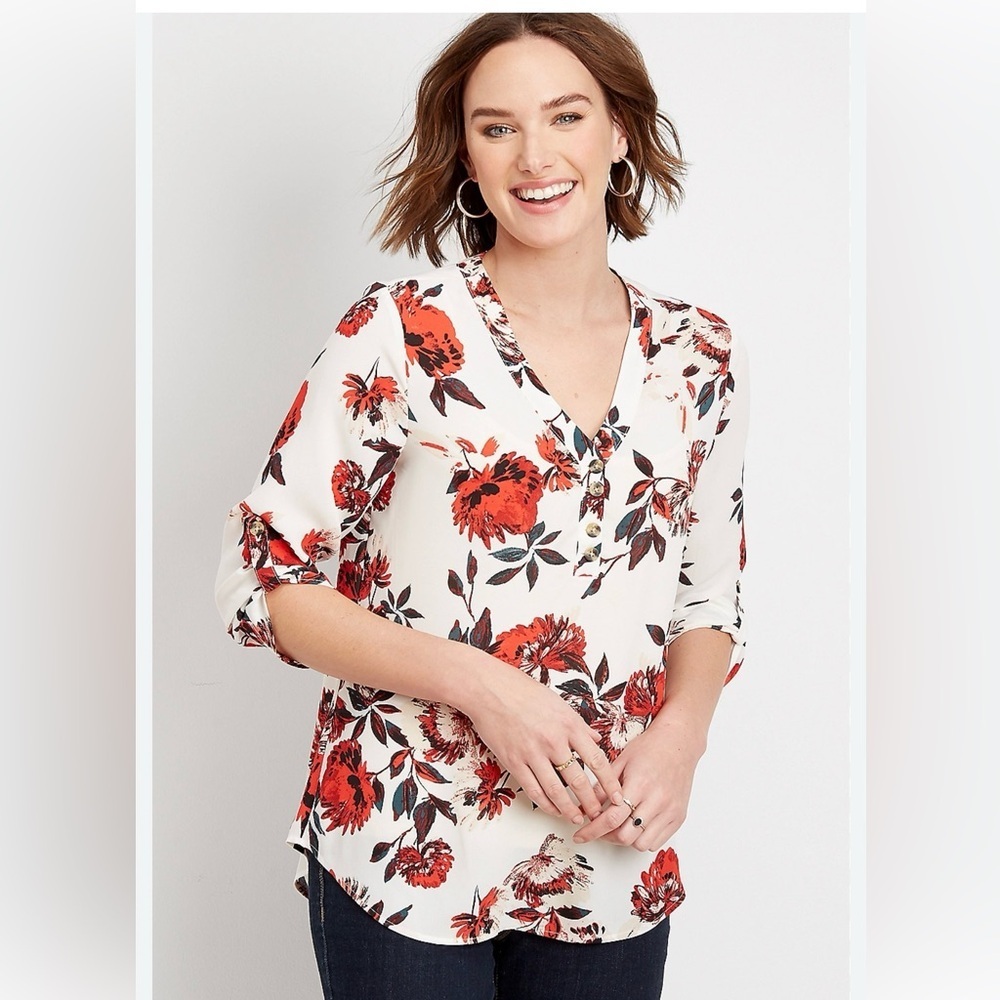 Maurice’s Floral Women's Top - Red and White Sz small.
